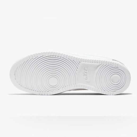 Nike Tennis Shoe Size 10 - Picture 6 of 6